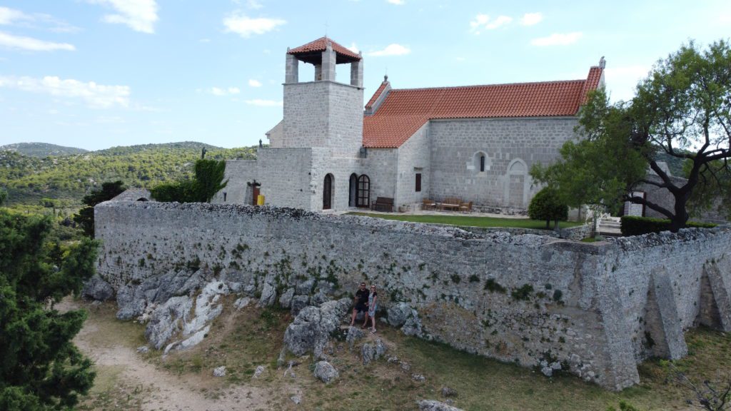 Ćokovac samostan u Tkonu