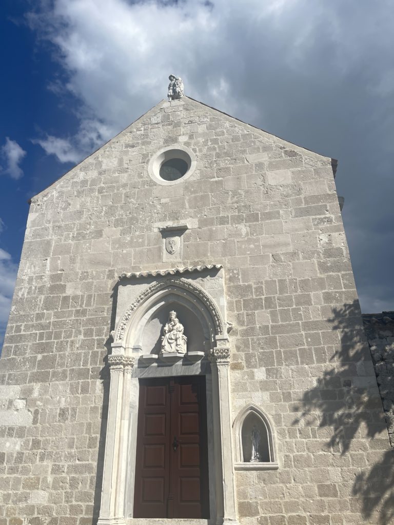 Ćokovac samostan u Tkonu ccrkva izvana 