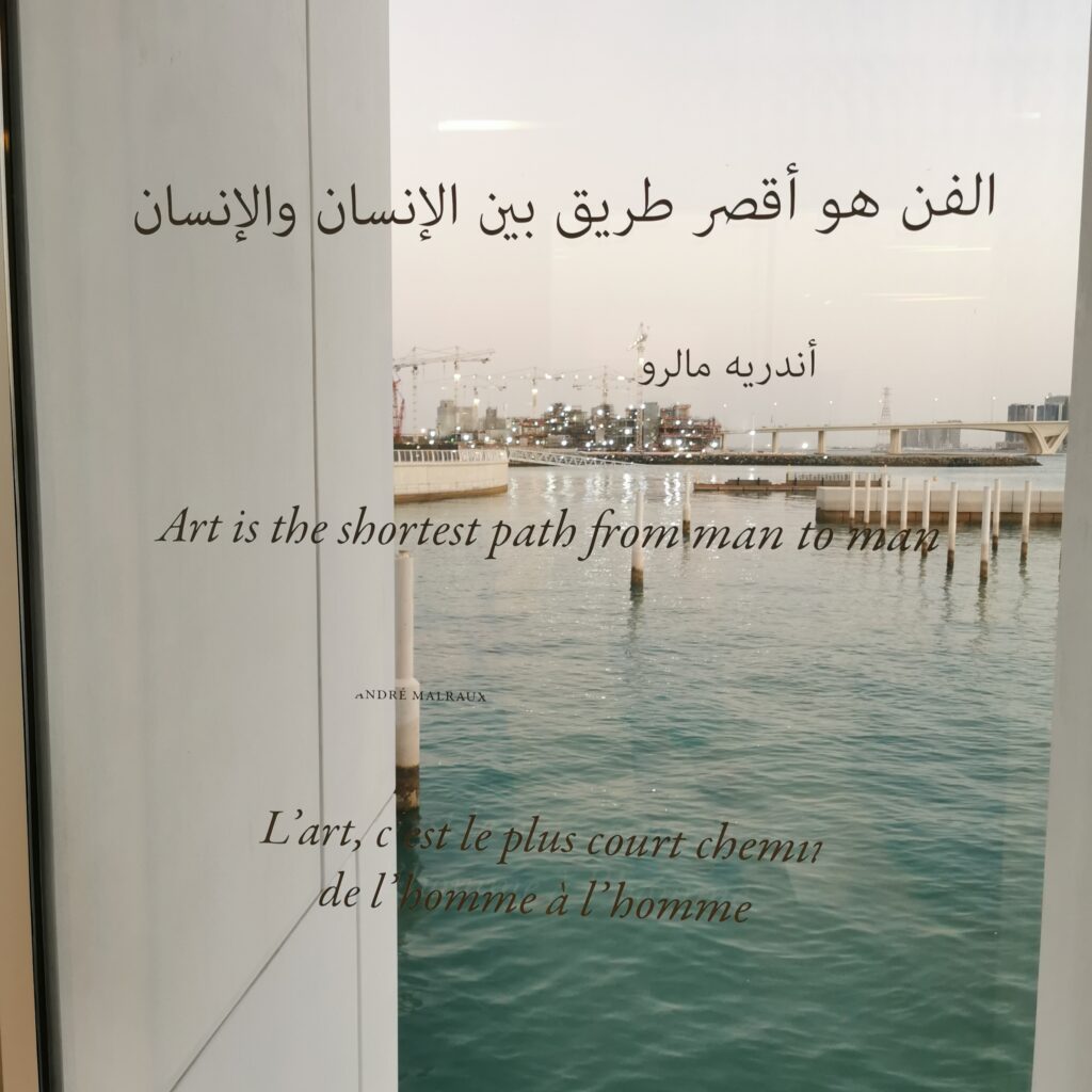 louvre abu dbahi staklo